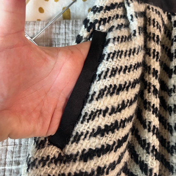 Wool mini skirt… with pockets! 🤩 - Picture 6 of 6